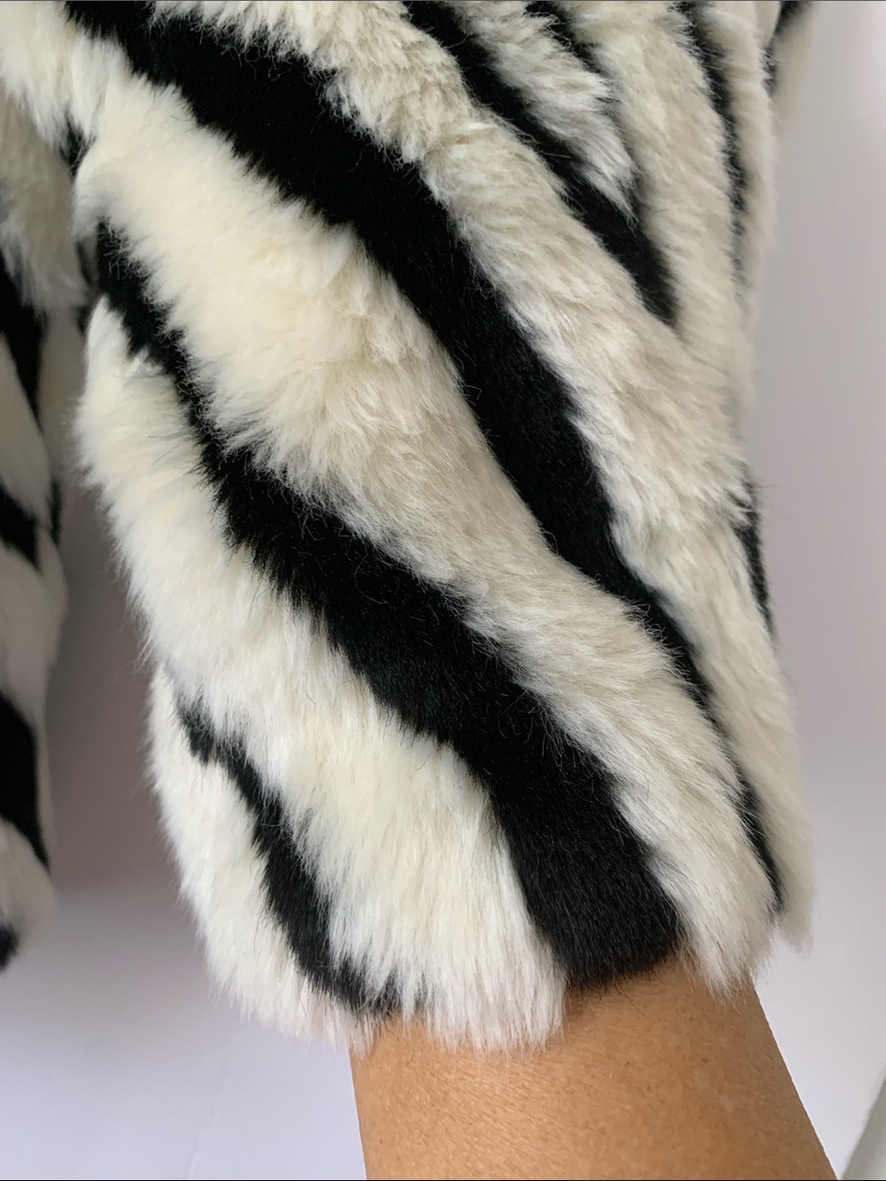 Divided by H&M Faux Fur Zebra Stripe Pockets Short Jacket Size 4 - Picture 8 of 13